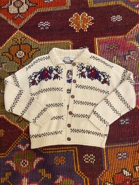 Vintage Ivy cream knit sweater with flowers